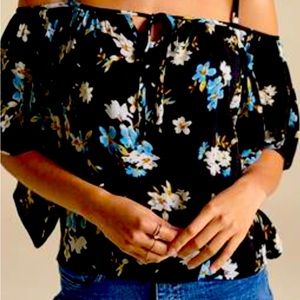 Beautiful Venus off the shoulder floral top size XL
